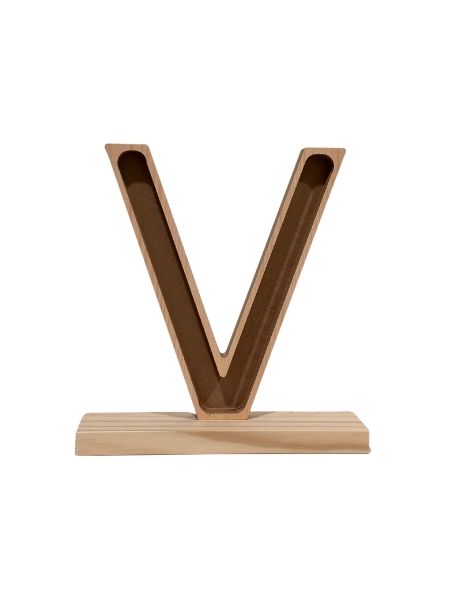 Letra V Premium con Peana 23x24.5Hcm